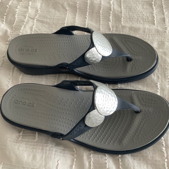 Crocks barely worn - Picture 1 of 4